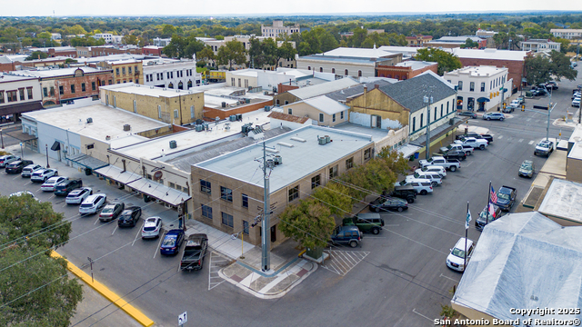 Details for 113 Gonzales W, Seguin, TX 78155