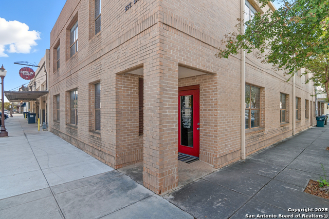 Image 17 of 19 For 113 Gonzales W