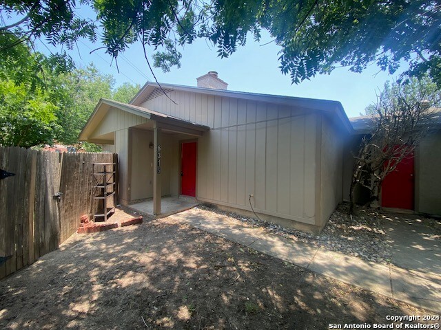 Image 2 of 9 For 6315 Waddesdon Wood