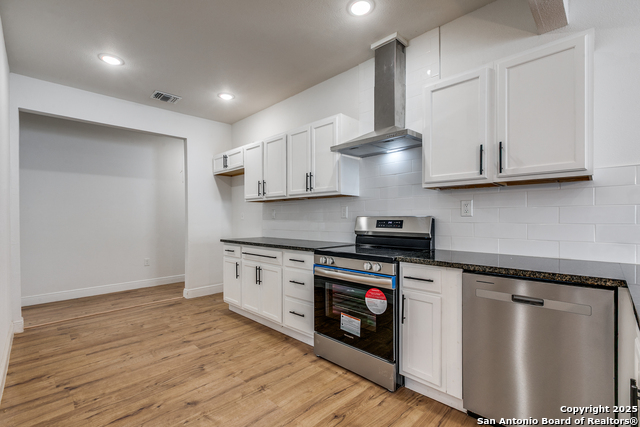 Listing photo id 9 for 502 Topeka  