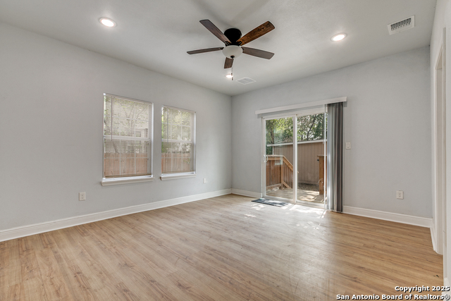 Listing photo id 11 for 502 Topeka  