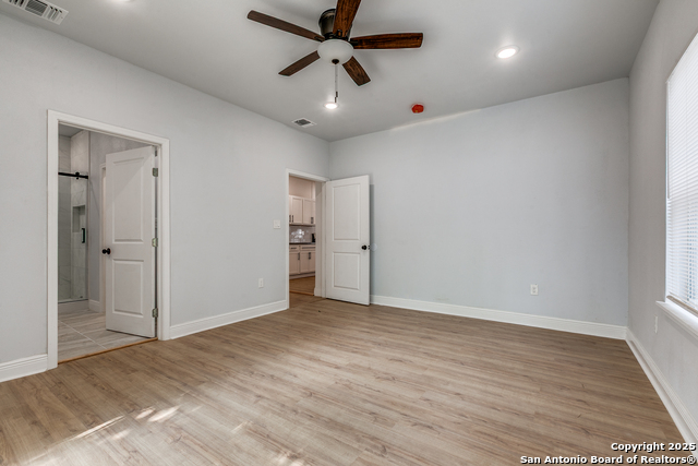 Listing photo id 12 for 502 Topeka  