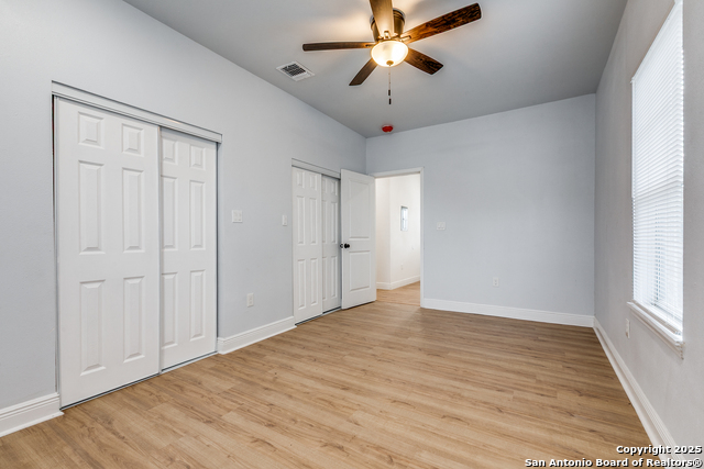 Listing photo id 15 for 502 Topeka  