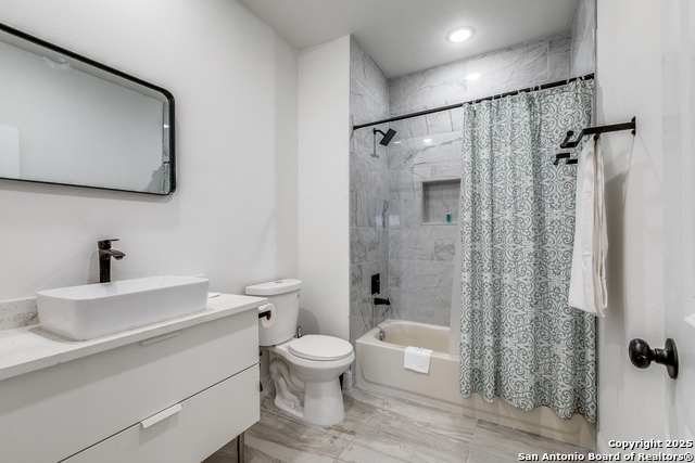 Listing photo id 18 for 502 Topeka  