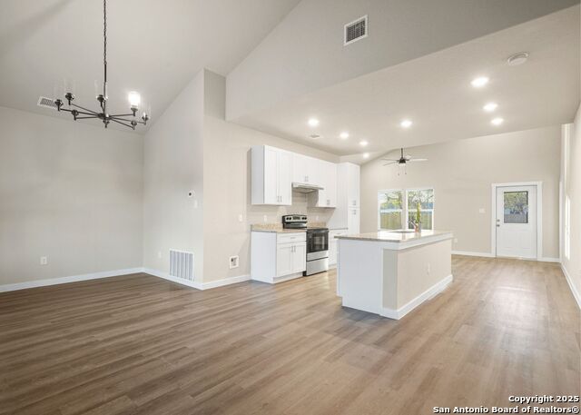 Image 3 of 21 For 202 Bundy