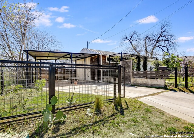 Listing photo id 0 for 1514 Probandt