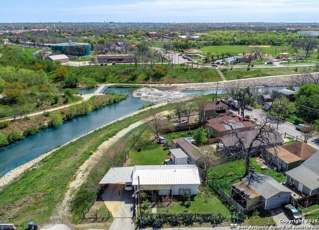 Listing photo id 19 for 1514 Probandt