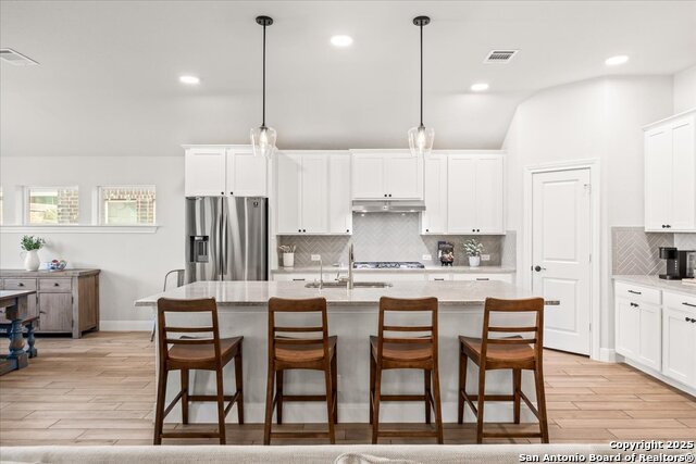 Listing photo id 9 for 2238 Hoja  