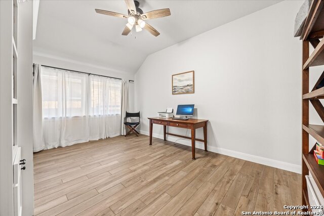 Listing photo id 21 for 2238 Hoja  