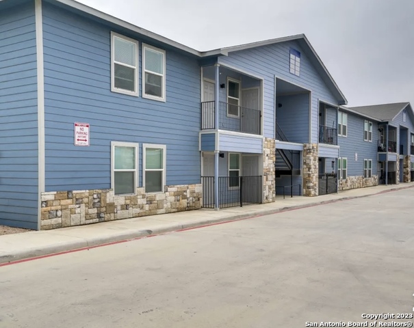 Listing photo id 21 for 6423 Melissa Ann  2104