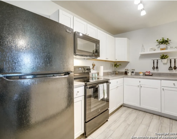 Listing photo id 1 for 6423 Melissa Ann  2104