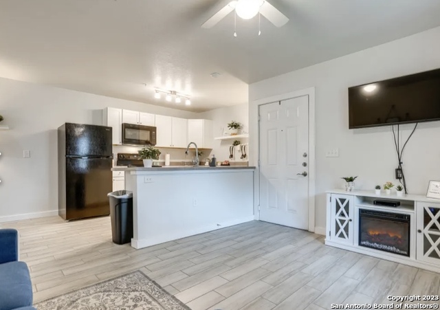 Listing photo id 3 for 6423 Melissa Ann  2104