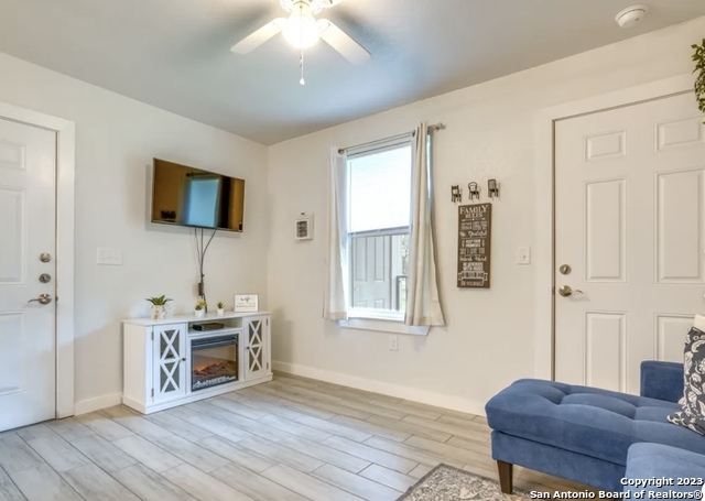 Listing photo id 4 for 6423 Melissa Ann  2104