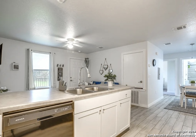 Listing photo id 6 for 6423 Melissa Ann  2104