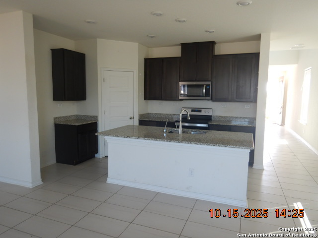 Listing photo id 14 for 6555 Runaway Row