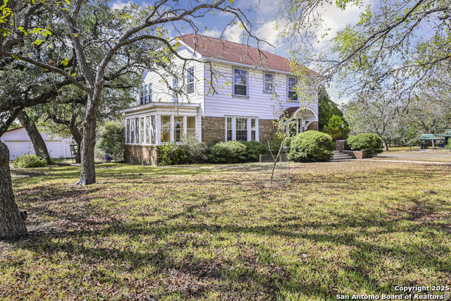 Details for 1002 Gonzales E, Yoakum, TX 77995