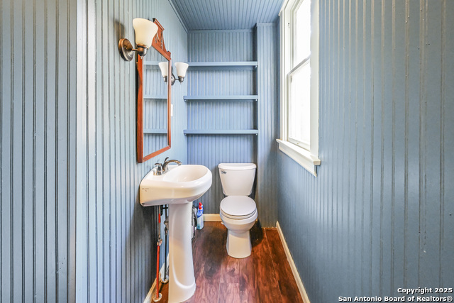 Listing photo id 11 for 1002 Gonzales E