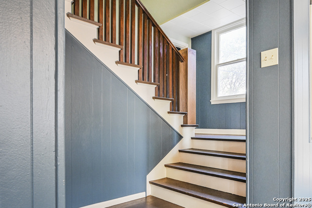 Listing photo id 13 for 1002 Gonzales E