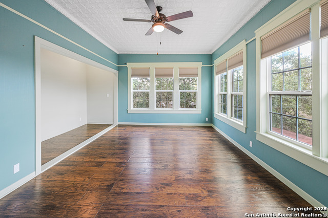 Listing photo id 14 for 1002 Gonzales E