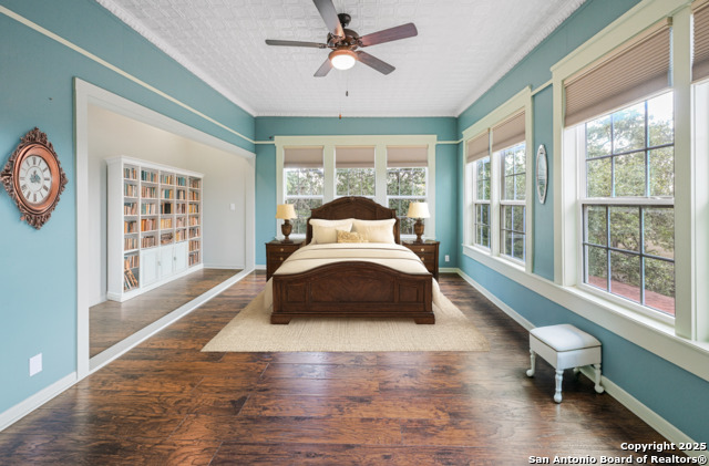 Listing photo id 15 for 1002 Gonzales E