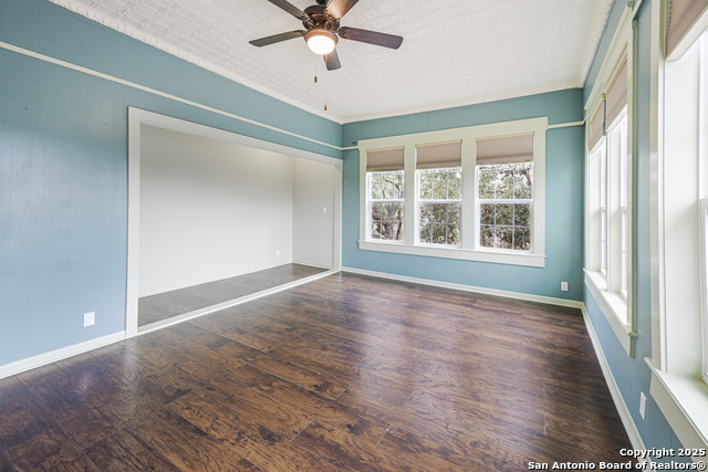 Listing photo id 16 for 1002 Gonzales E