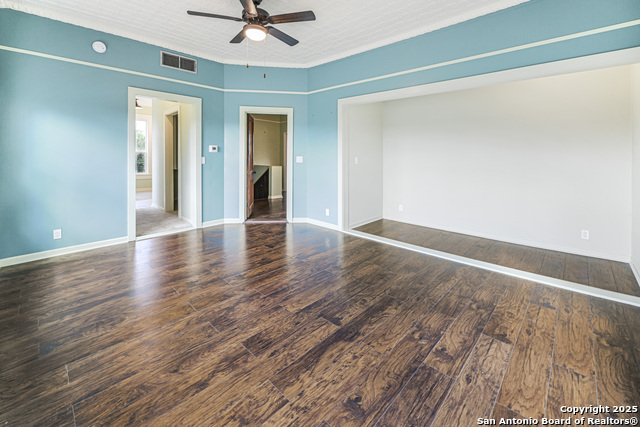 Listing photo id 17 for 1002 Gonzales E