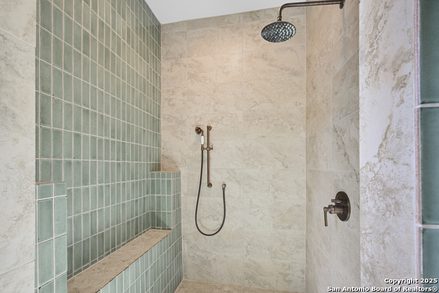 Listing photo id 19 for 1002 Gonzales E