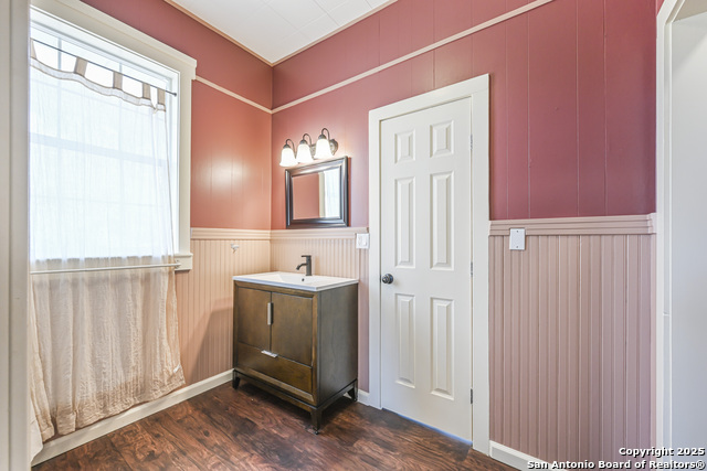 Listing photo id 24 for 1002 Gonzales E