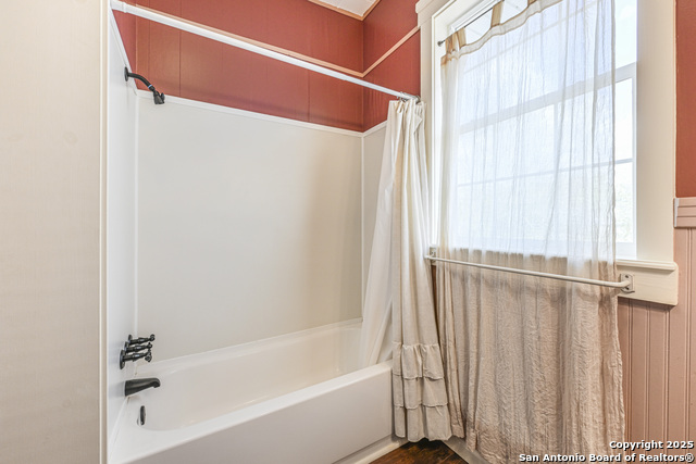 Listing photo id 25 for 1002 Gonzales E