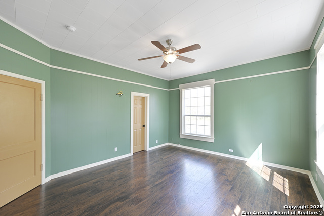 Listing photo id 26 for 1002 Gonzales E