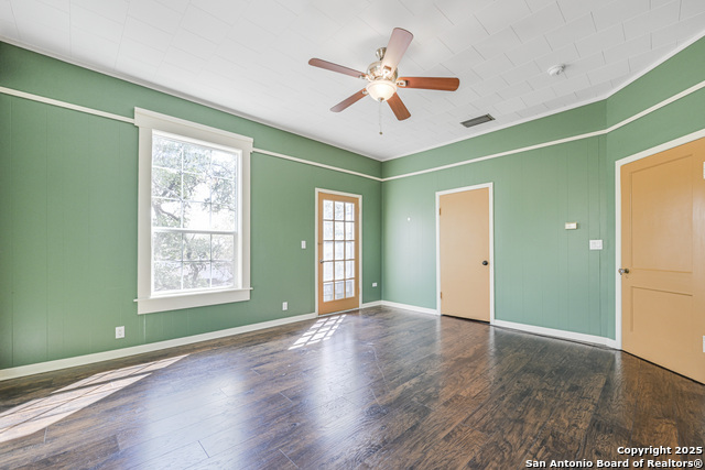 Listing photo id 27 for 1002 Gonzales E