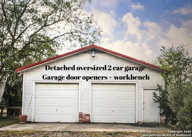 Listing photo id 31 for 1002 Gonzales E