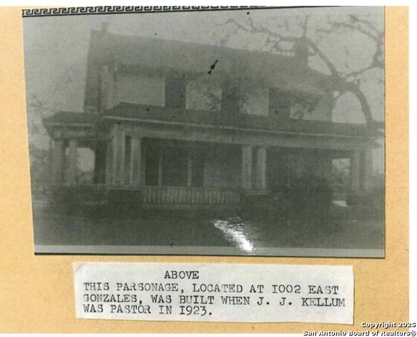 Listing photo id 38 for 1002 Gonzales E