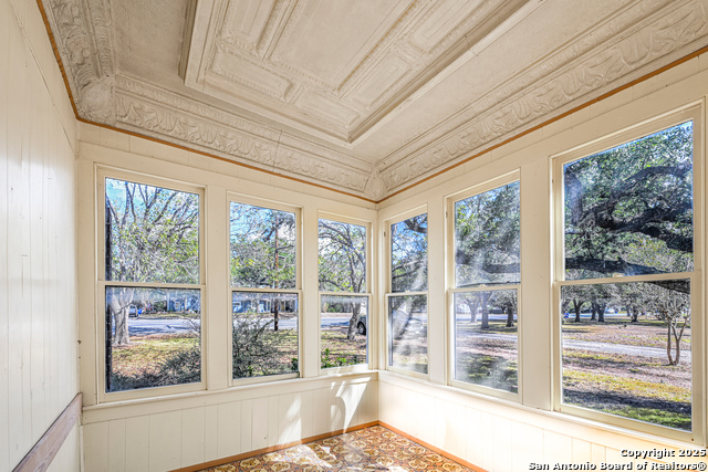 Listing photo id 6 for 1002 Gonzales E