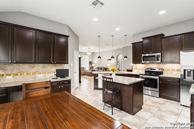 Image 6 of 22 For 2221 Sungate