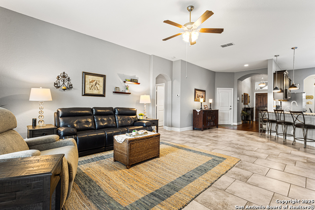 Image 9 of 22 For 2221 Sungate