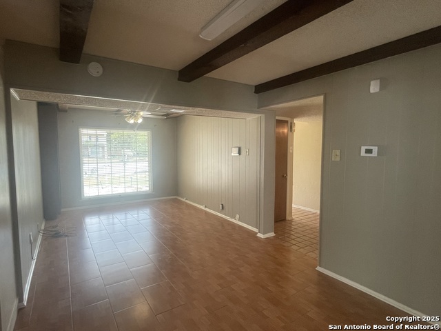 Listing photo id 8 for 9411 Wahada  