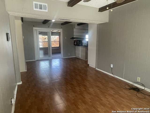 Listing photo id 10 for 9411 Wahada  