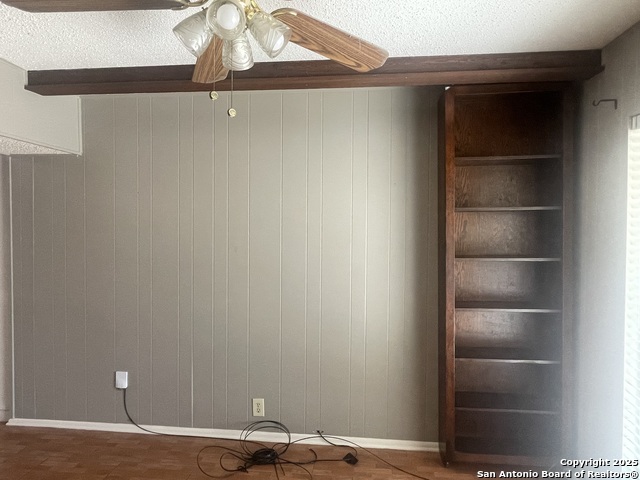 Listing photo id 11 for 9411 Wahada  