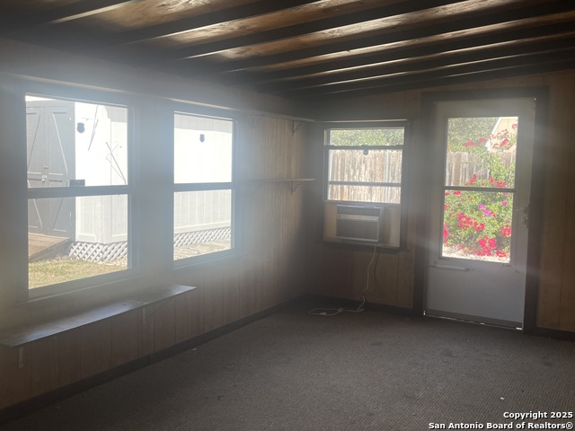 Listing photo id 13 for 9411 Wahada  