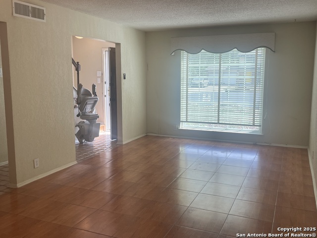 Listing photo id 14 for 9411 Wahada  