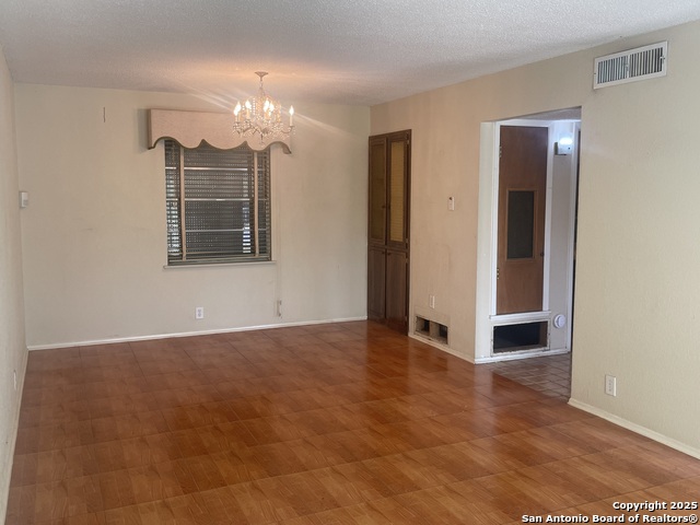 Listing photo id 16 for 9411 Wahada  