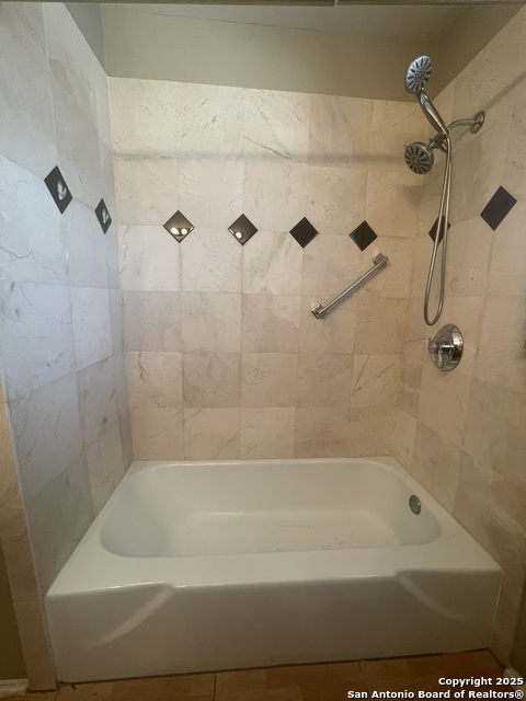 Listing photo id 20 for 9411 Wahada  