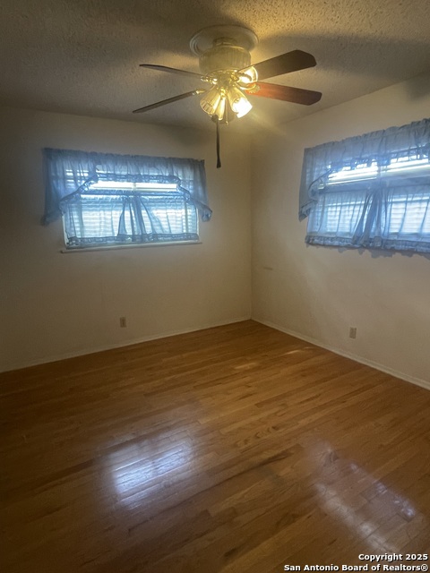 Listing photo id 25 for 9411 Wahada  