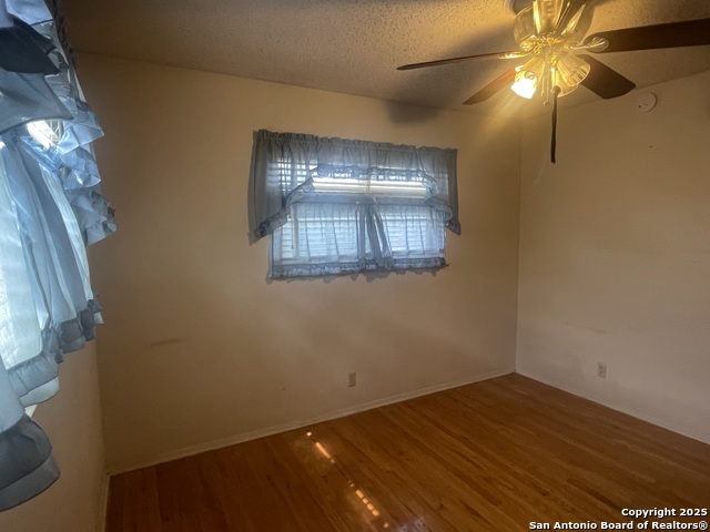 Listing photo id 27 for 9411 Wahada  