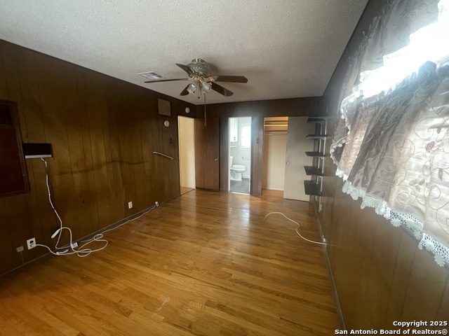 Listing photo id 30 for 9411 Wahada  