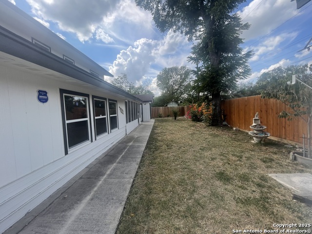 Listing photo id 33 for 9411 Wahada  