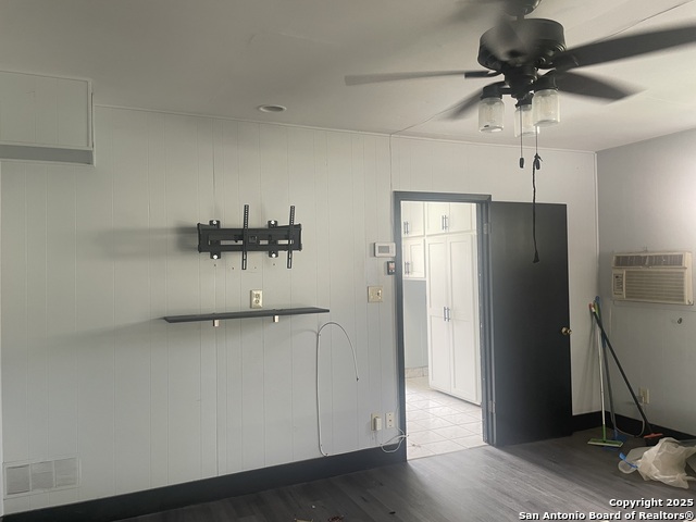 Listing photo id 42 for 9411 Wahada  