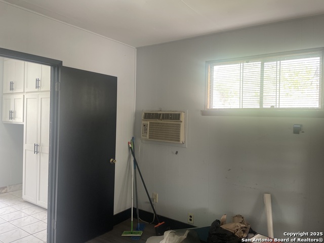 Listing photo id 46 for 9411 Wahada  