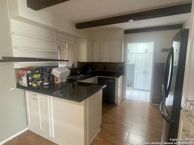 Listing photo id 4 for 9411 Wahada  